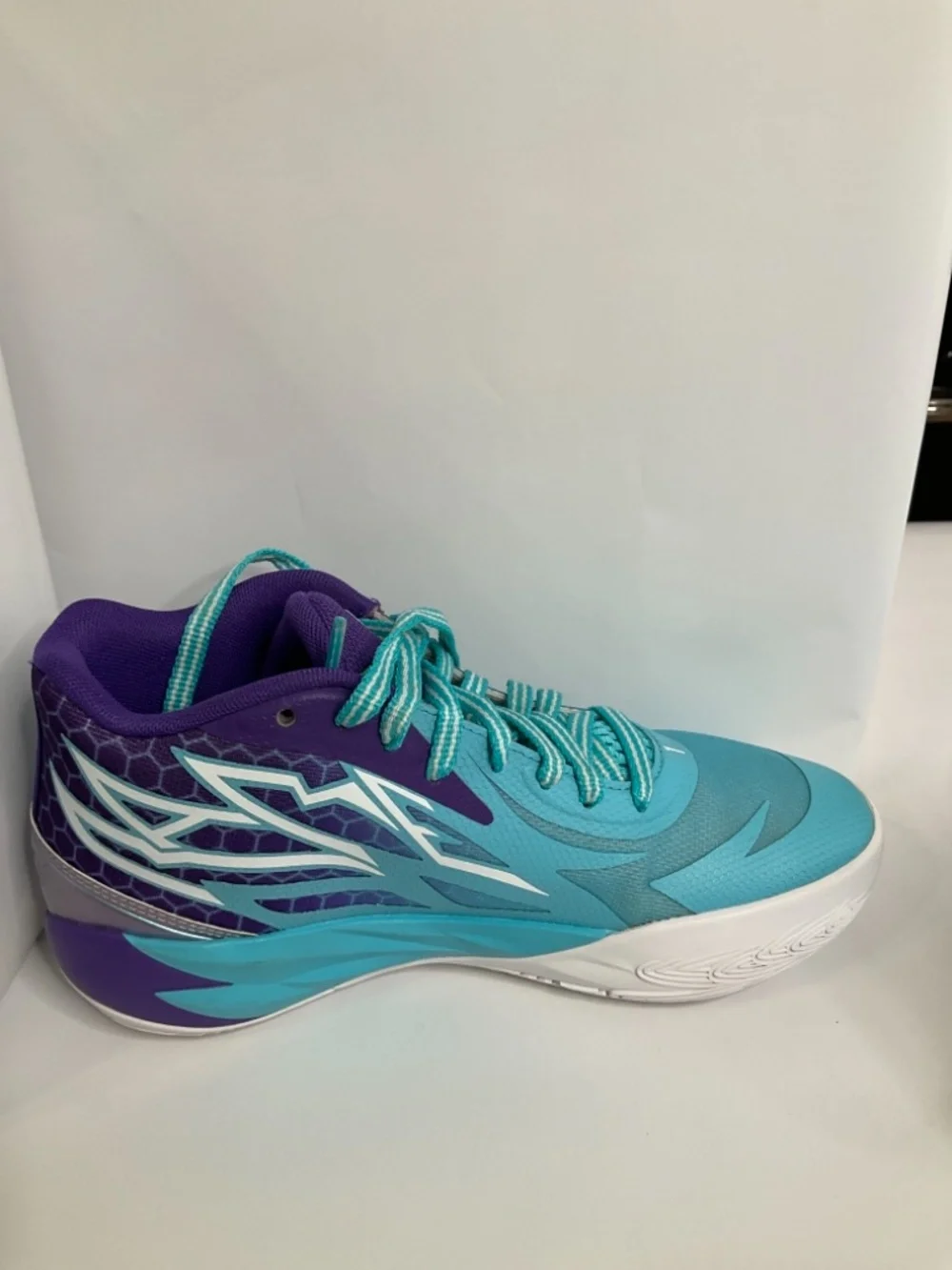 PUMA LaMelo Ball MB.02 Queen City Fade Size US 6 (379780-01)